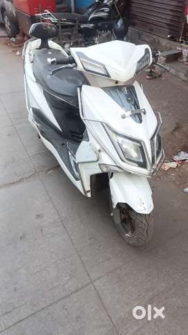 Electric scooter se