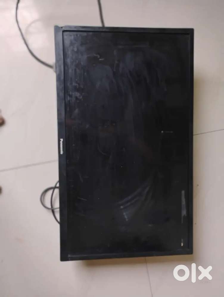 Panasonic 32 inch tv is out for sale