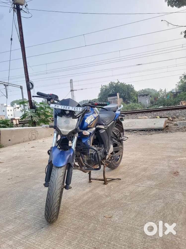 YAMAHA FZS DUAL DISC, MAT BLUE COLOUR