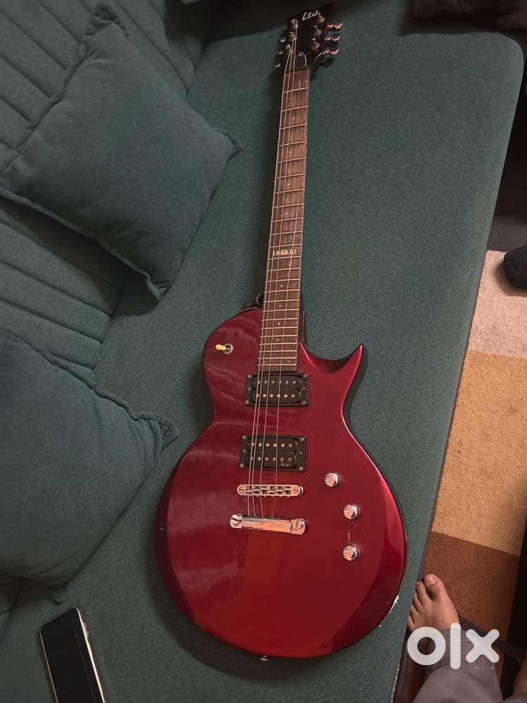 New guitar with bag and belt