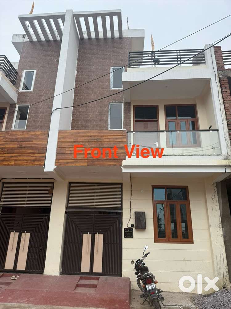 82 gaj villa for sale.