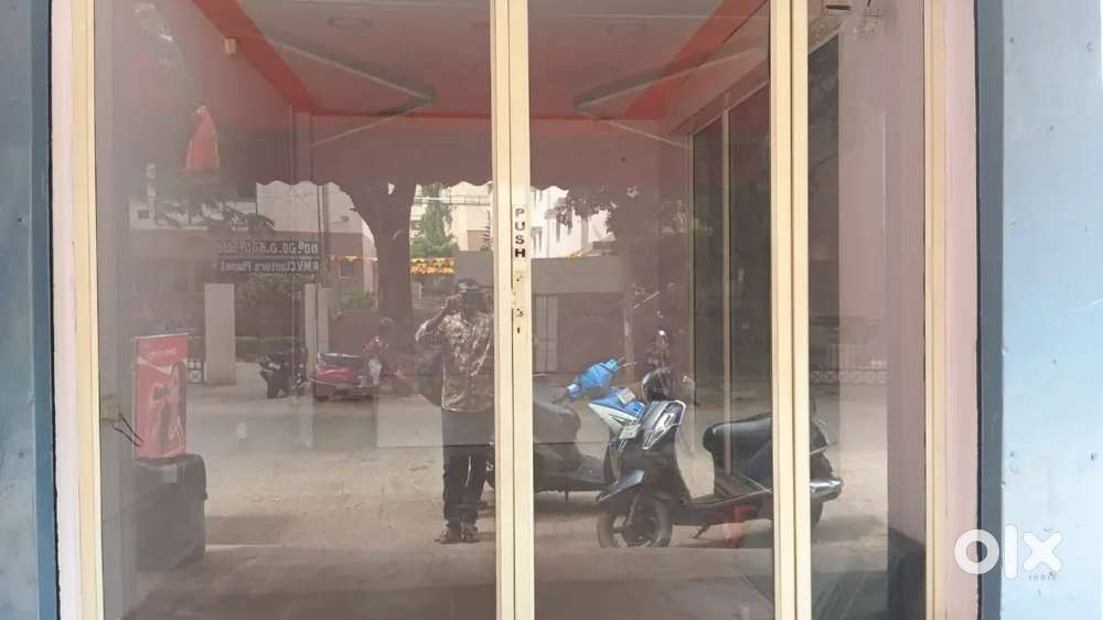 Aluminium glass partition cloth shop