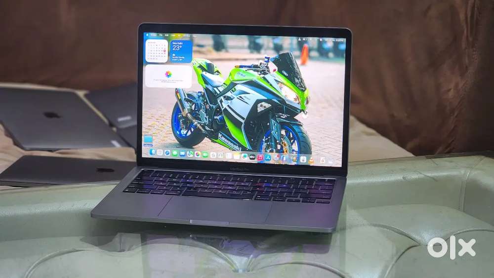 M1 Apple Macbook Pro 16GB Ram 256gb Apple SSD 13inch Retina Display