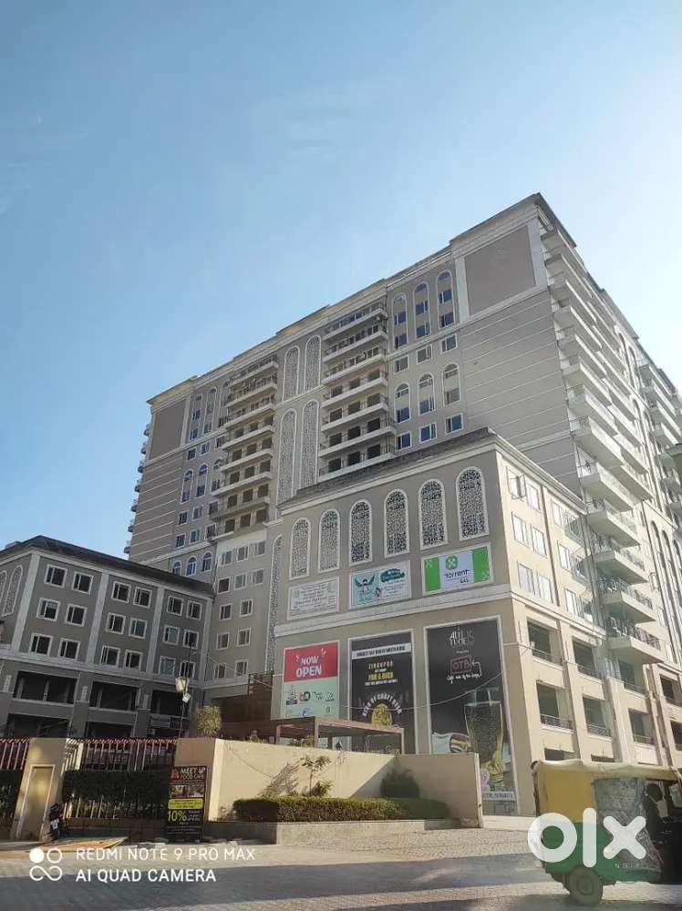 SOHO SALE 415 SQ FT ONLY 18LAC