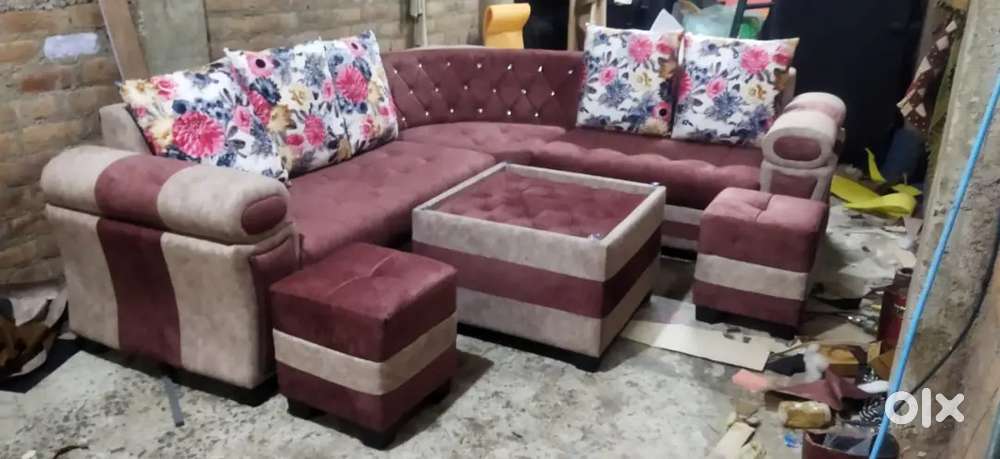 CORNER SOFA SET WITH TEA TABLE & 2 PUFFY STOOL