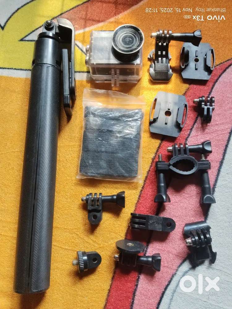 Action camera with dual screen and all accessories and stand