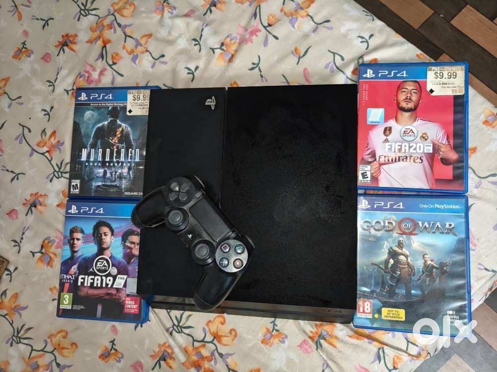 PS4 500 GB WITH 4 GAMING CD[FREE] IN AN EXCELLENT CONDITION URGET SALE