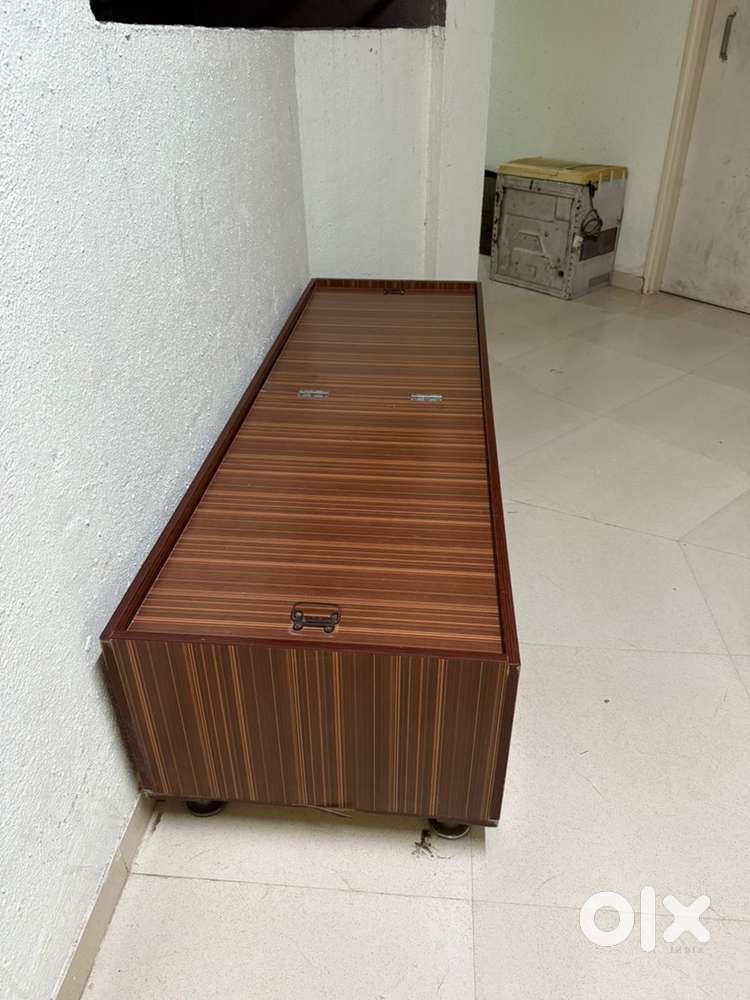 Good condition Diwan with good storage