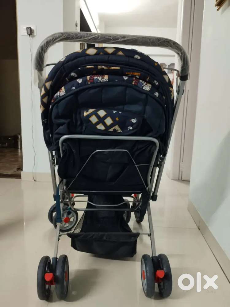 Pram (baba gadi)