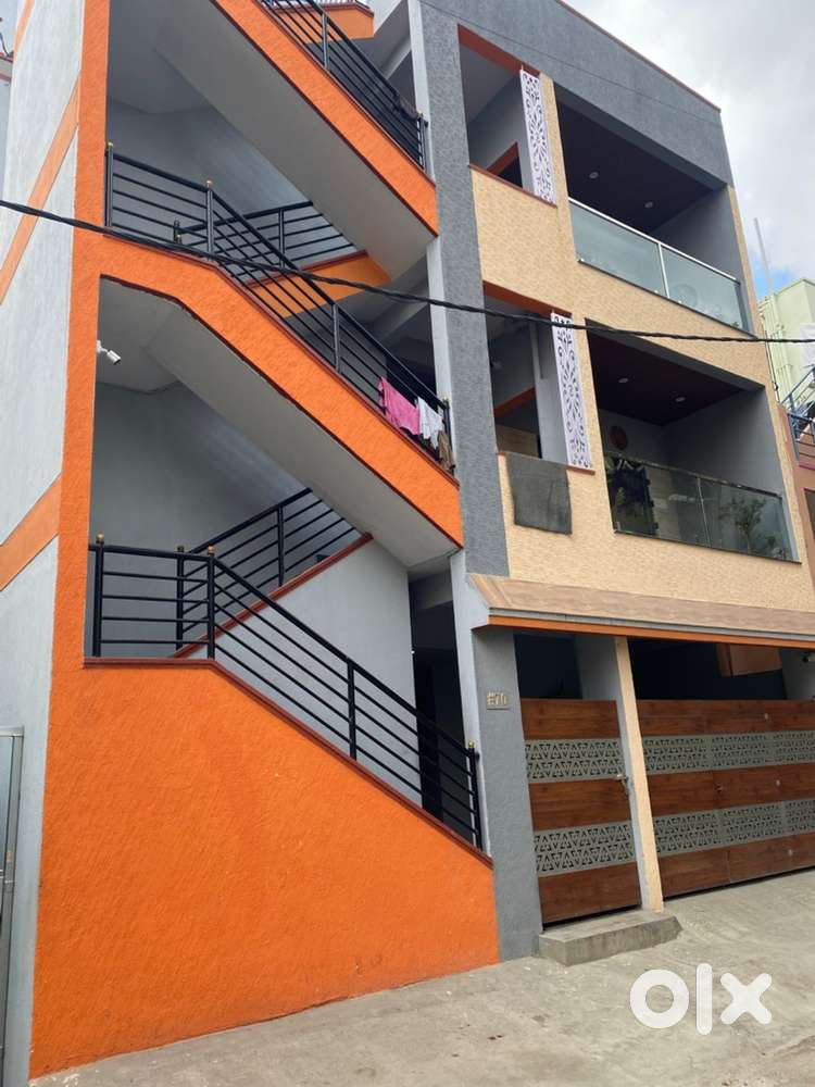 Building for sale good rental income