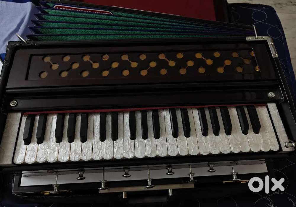 Folding Harmonium with coupler and bag