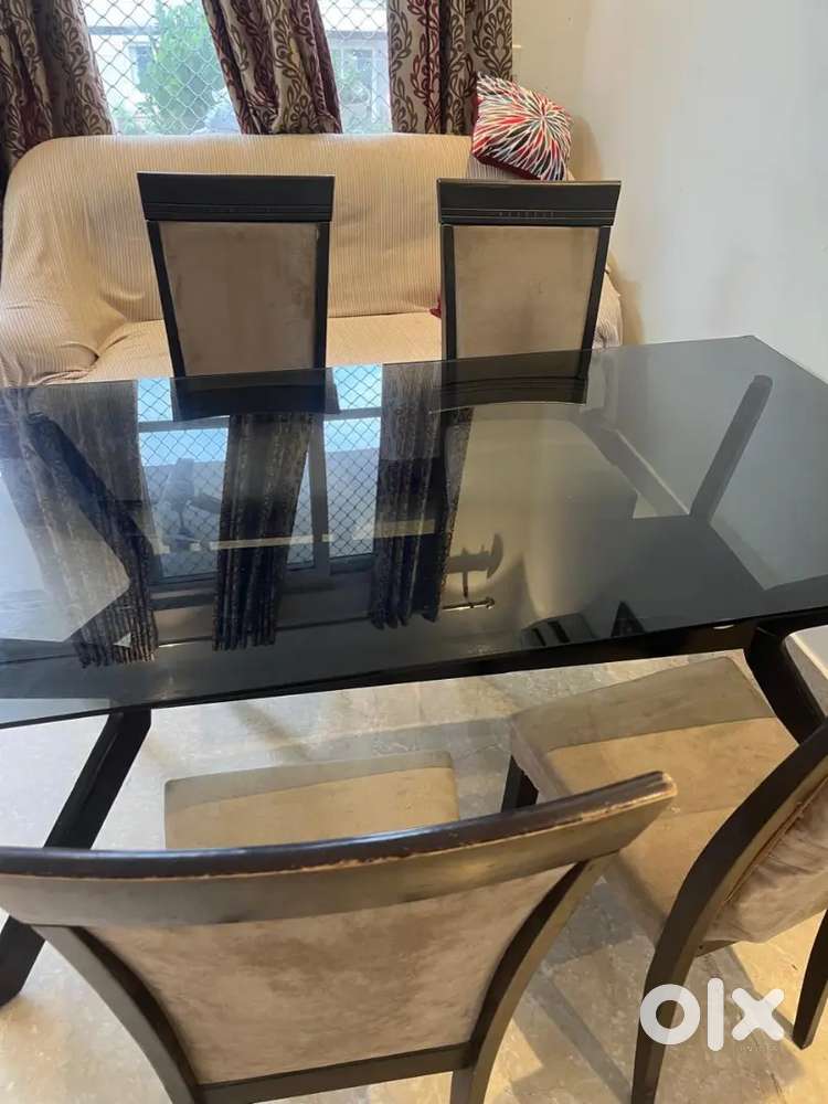 Dining table with 4 chair