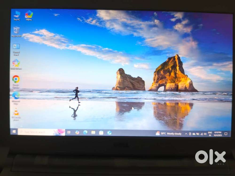 4GB DDR3 RAM  300GB HDD storage  13.3 HD Display, clean screen .