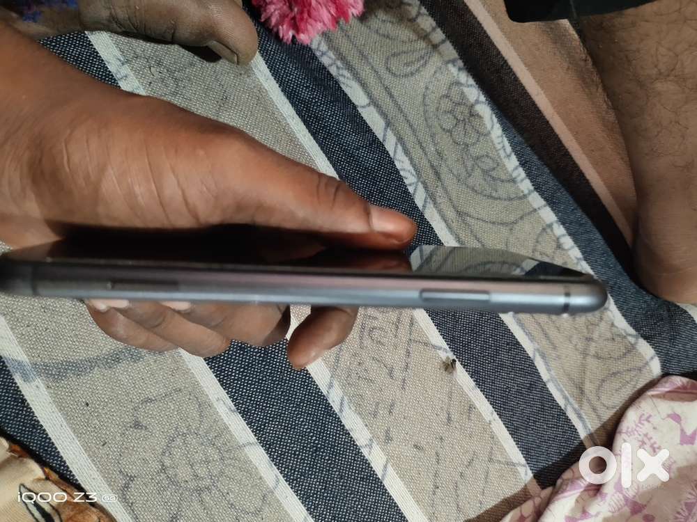 I phone 11 /64GB