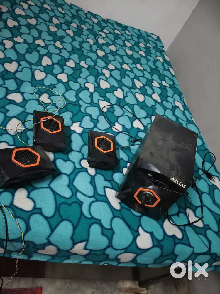 Home theatre 4 sppeker 1500