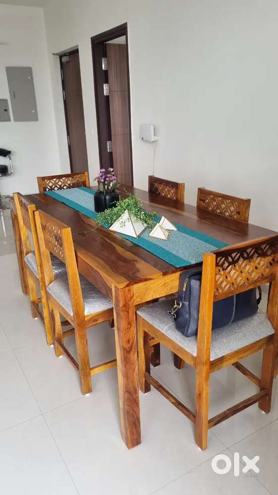 BRAND NEW SHEESHAM DINING TABLE SET