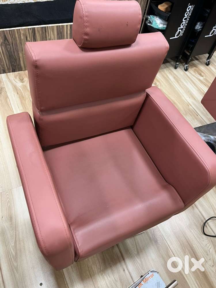 Salon chair