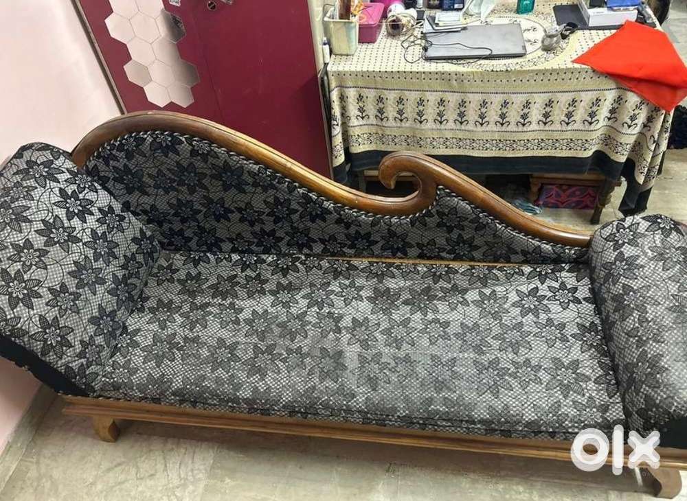 Couch to sell