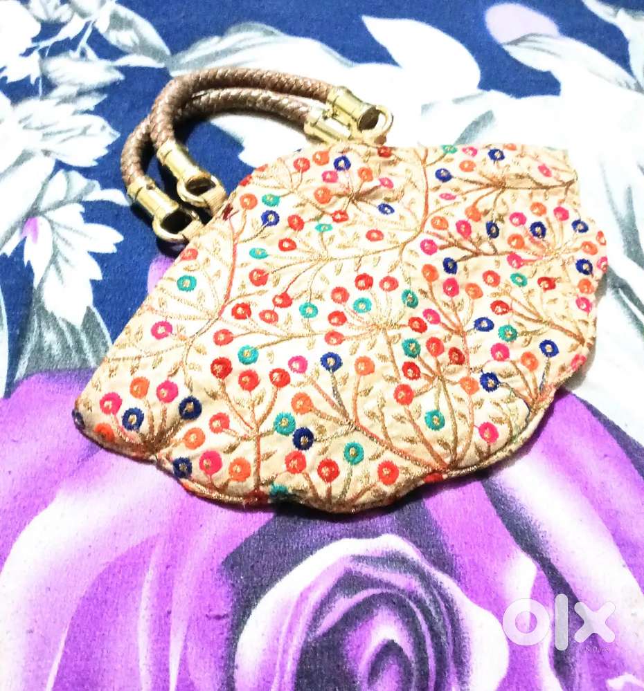 Beutiful embroidery hand bag with 2 pockets