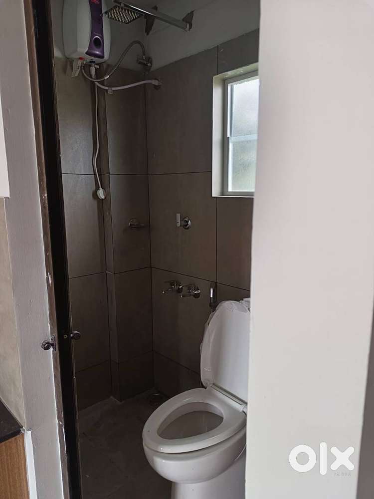Furnished studio room, 3RD floor,Bike parking,Pullepady,EKM, 1year con