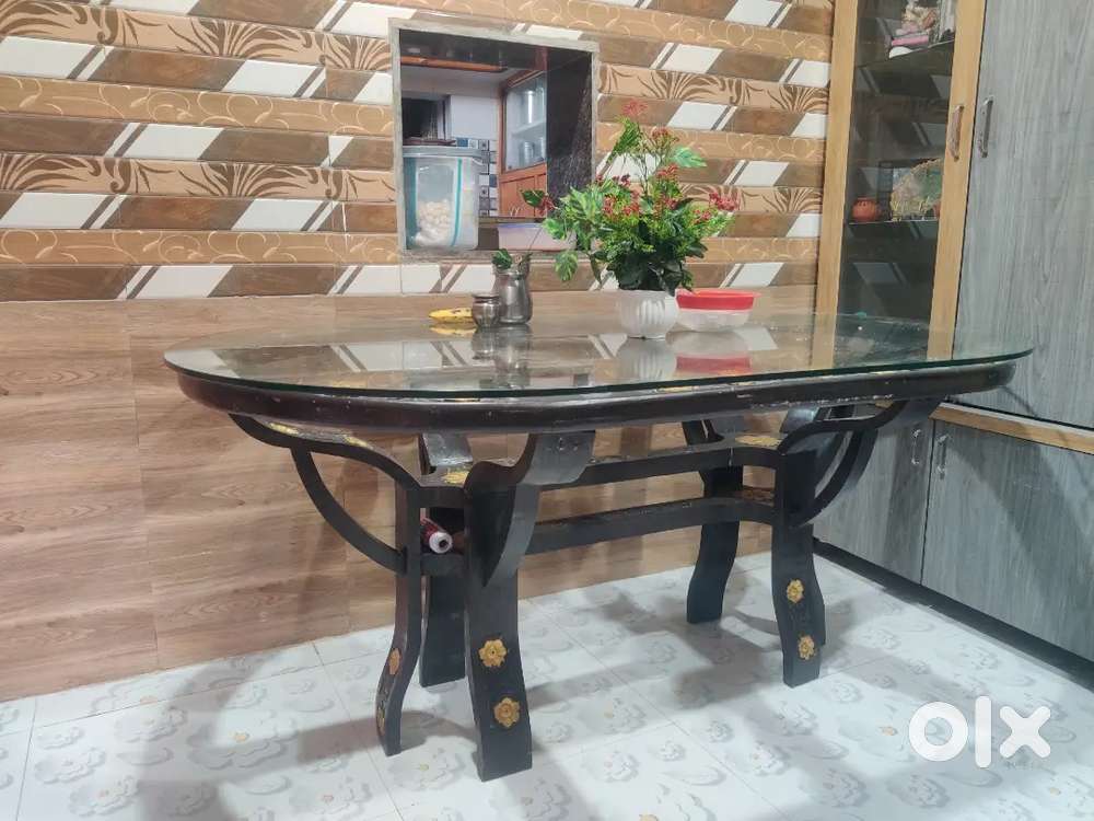 Elegant 6-Seater Wooden Dining Table with Glass Top – Excellent Cond.