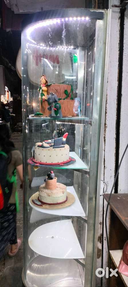 CAKES DISPLAY COUNTER FOR SALE