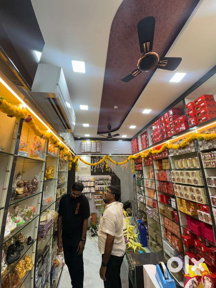 Sales person at Sowcarpet