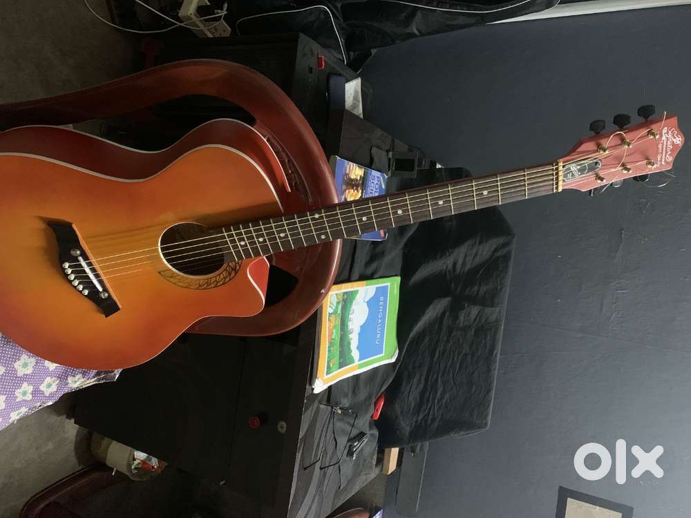 Signature guitar Good quality 1 month old