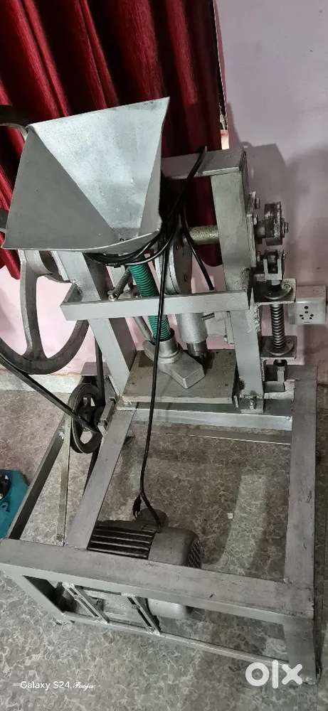 Kapur machin with Raw Material