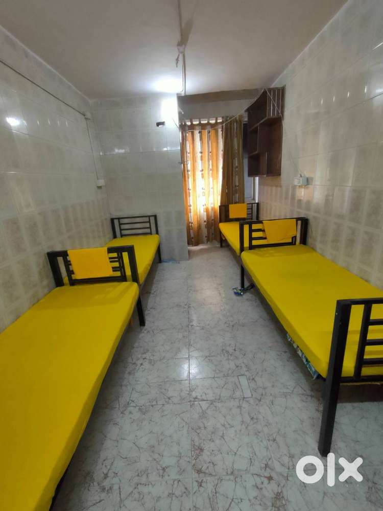 Owner Pg  Airoli railway station 2 min walking