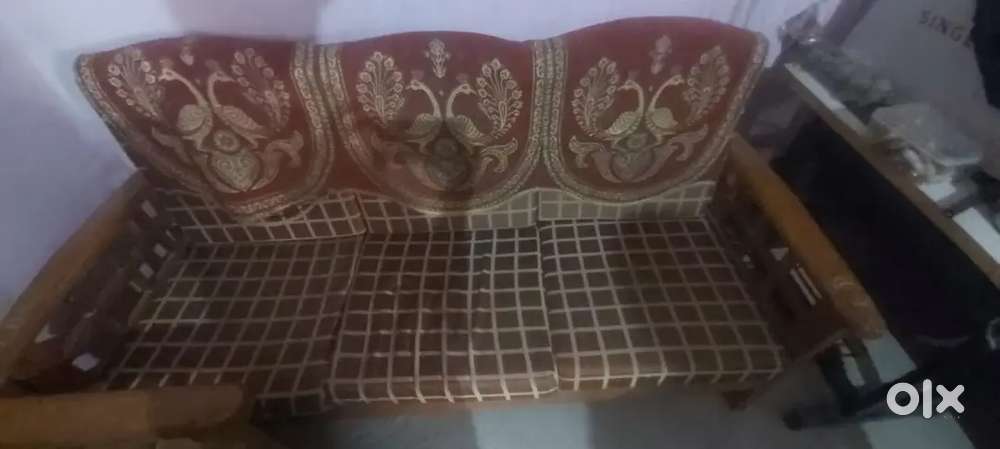 Piddi set five seater and 1 manja plastic bano wala