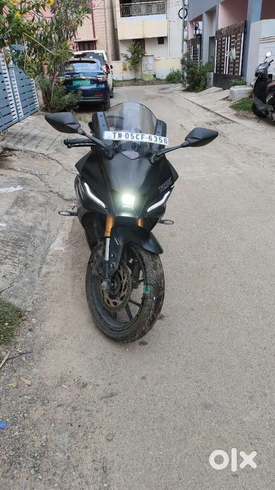 R15v4 Black color