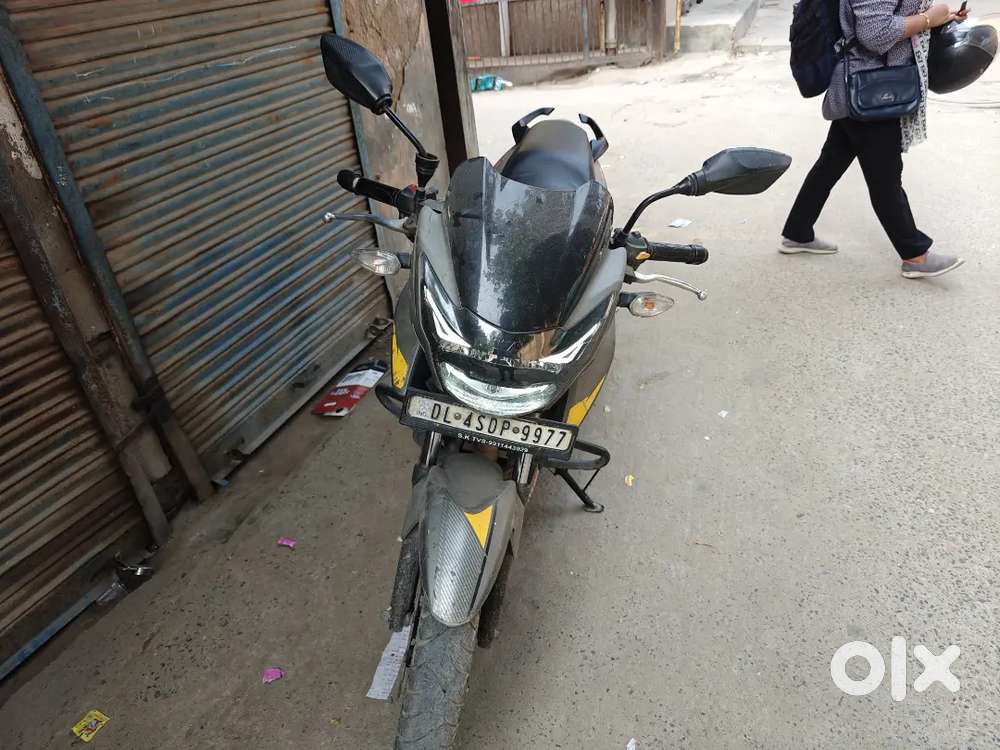 Tvs apache rtr 160 2v Top model