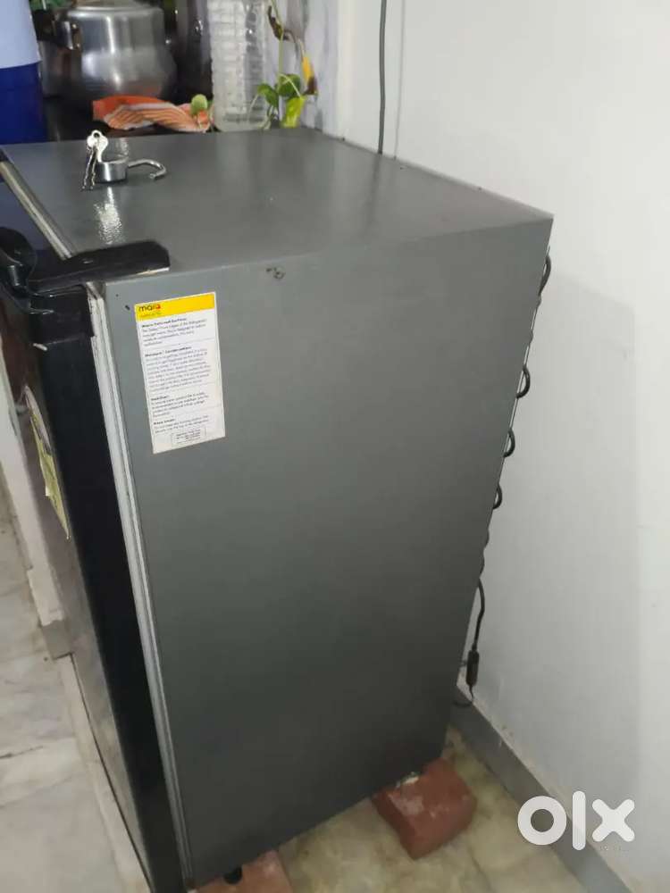 Rarely used fridge for sale purchased last year warranty left 4 years