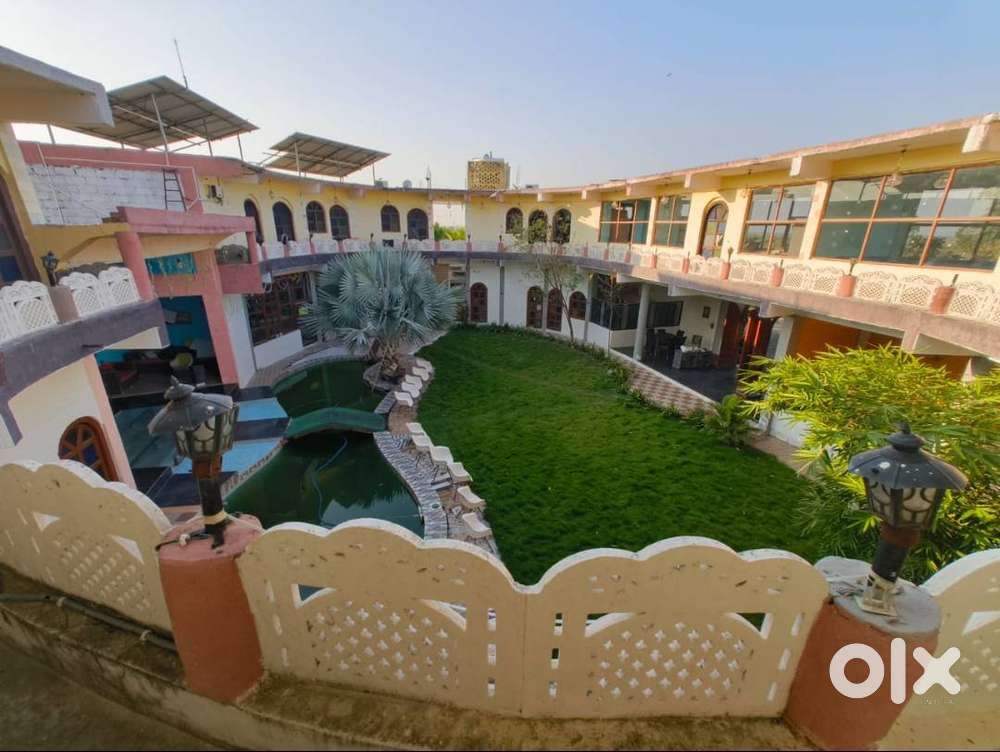 10 Room Set with Kitchen Restaurant avl for rent in Valinda