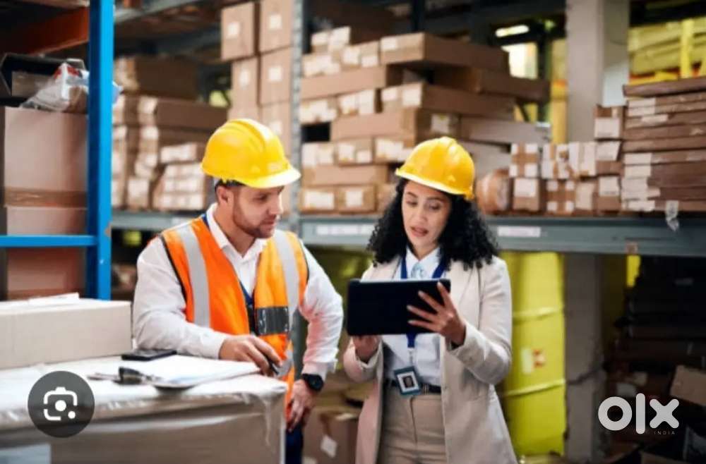 सभी कार्य देख रेख करने वाला आदमी