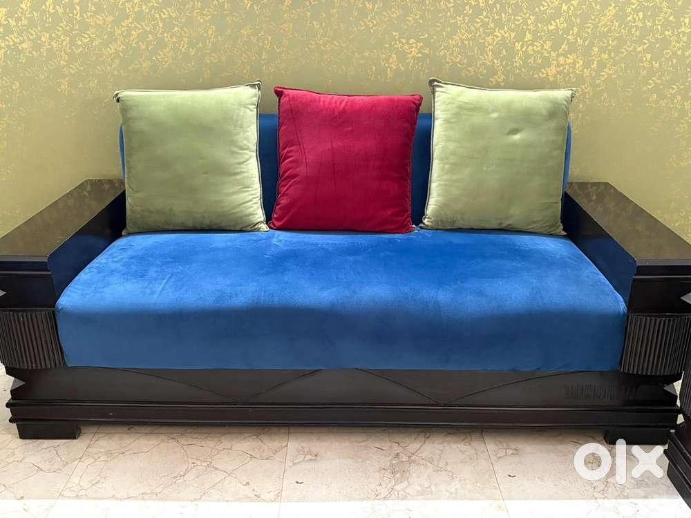7 seater sofa set with table