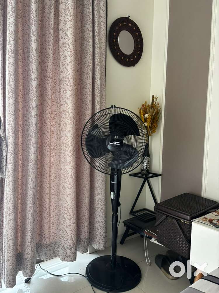 Crompton high speed standing fan
