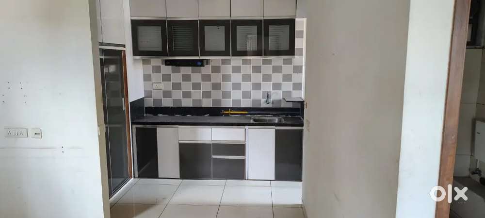 Semi furnished 3 bhk flat for rent - Shela