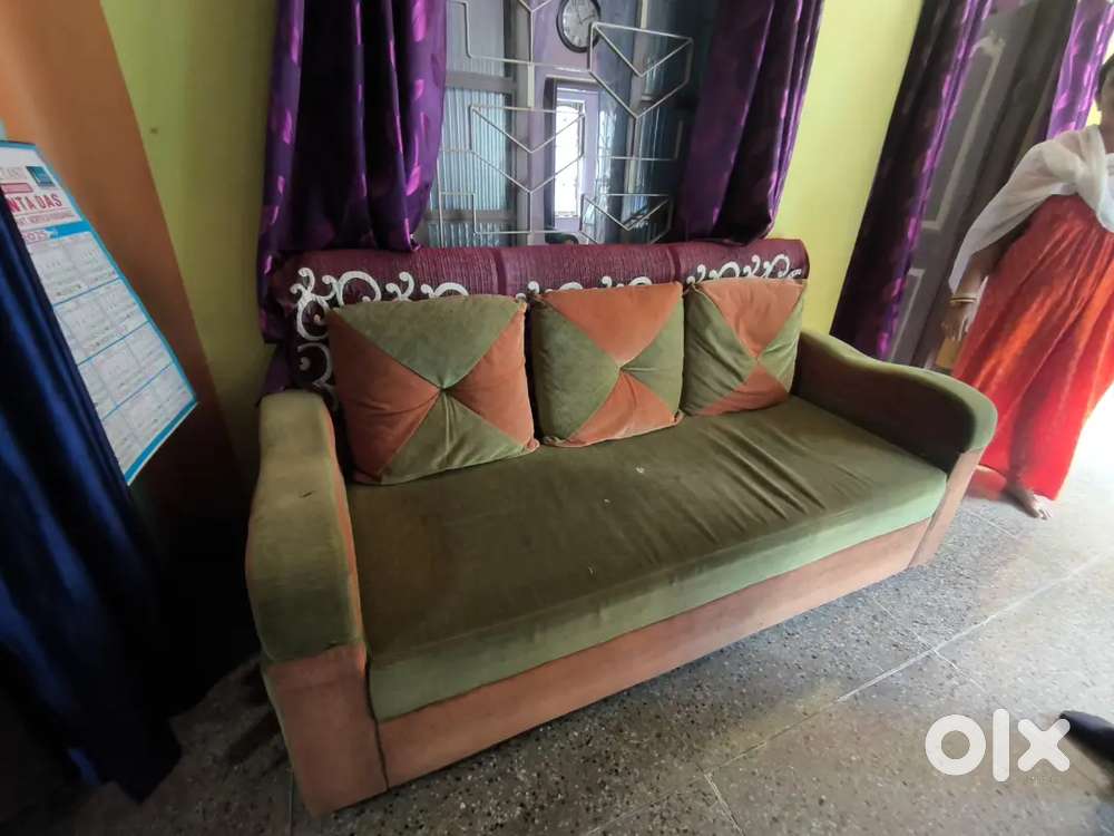 Comfortable 3-Seater Sofa  Premium Look  ₹10,000 (Negotiable)