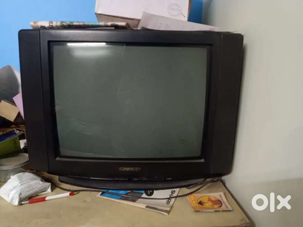 2 TV 's, 1 DVD player   & curved round furniture table for sale