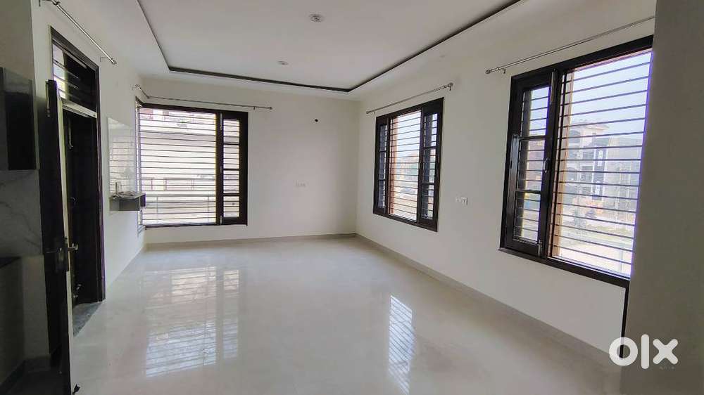 Newly Built - East Facing - Corner Home - Sector 124