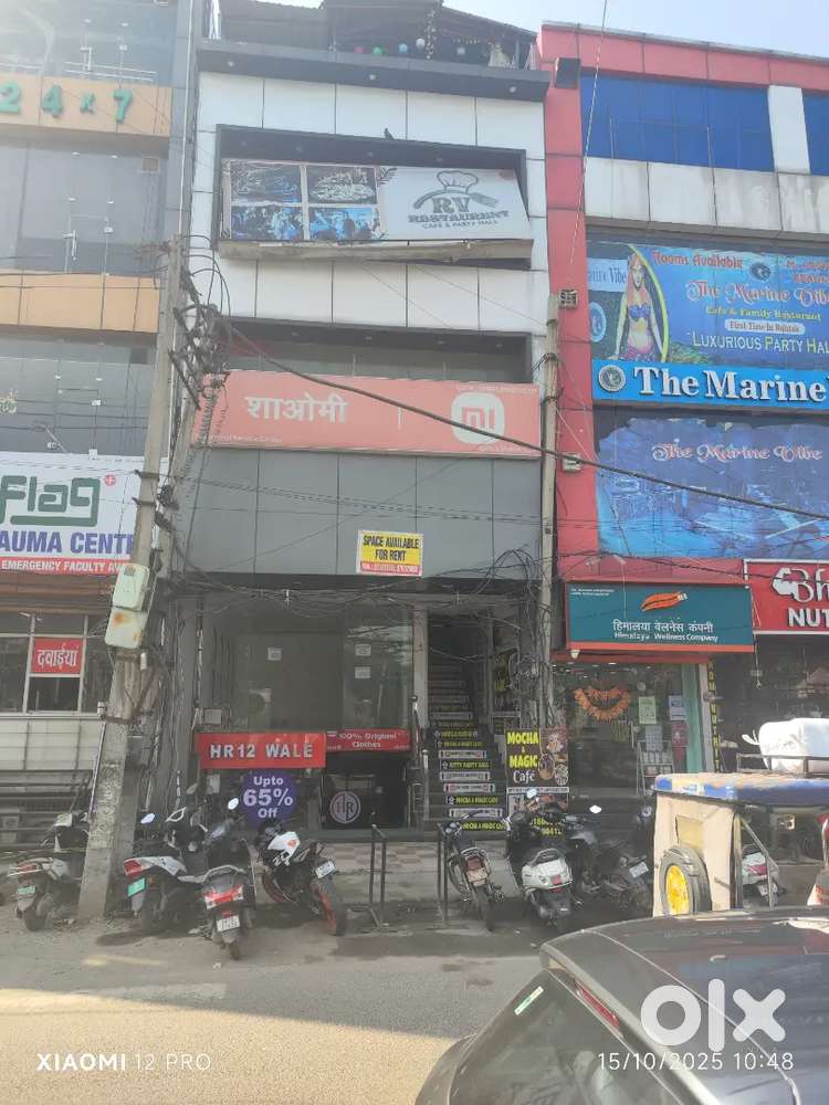 Space for showroom available for rent