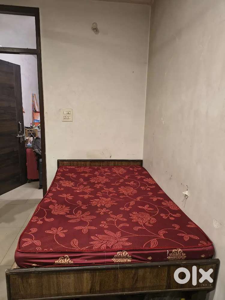 Bed 6×4 with mattress