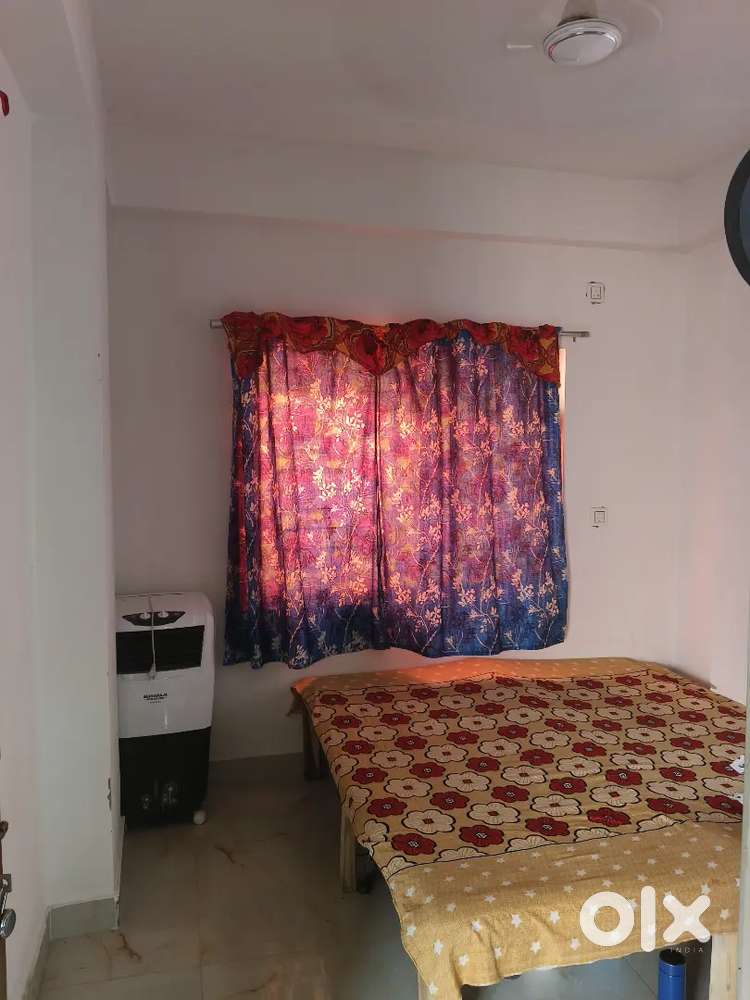 DLF 1, Newtown Ladies flat rent (1 bed available in Double sharing)