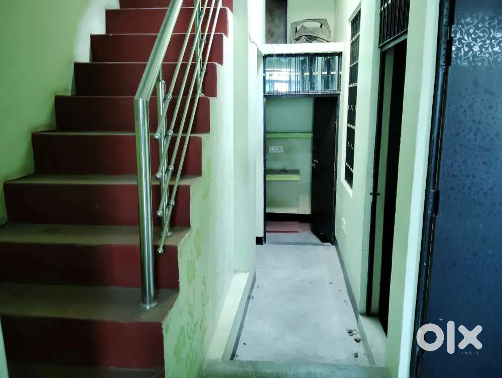 House in a good condition and near to metro station