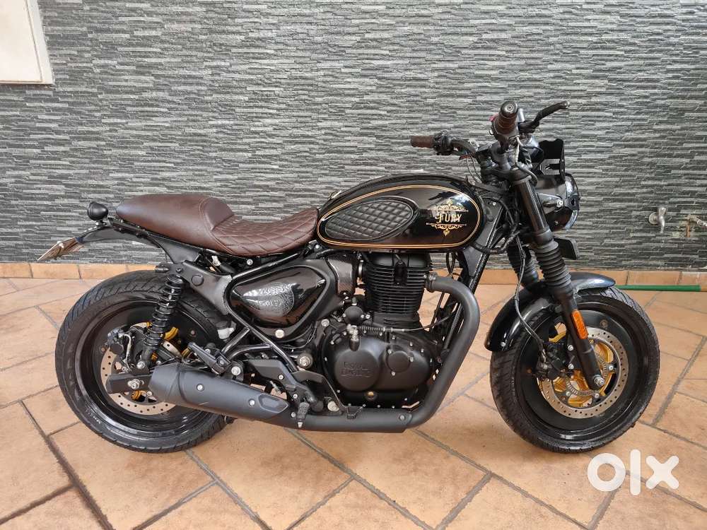 Royal Enfield Hunter 350 customized into dark black and gold theme