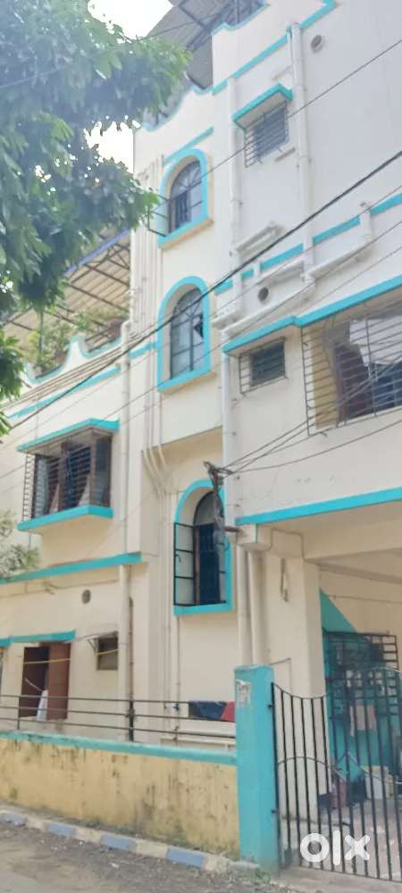 2bhk,2bath,cctv covered,16ft wide rd,800mts from Gitanjali Metro Stn.