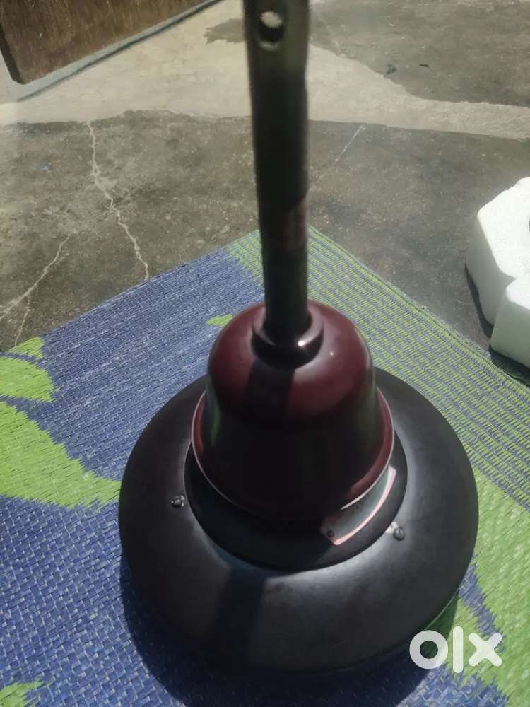 Selling used Usha fan with 2 pairs of blade's