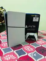 Ps5 Digital Canada Model 2 months Old with warrenty & extra controller